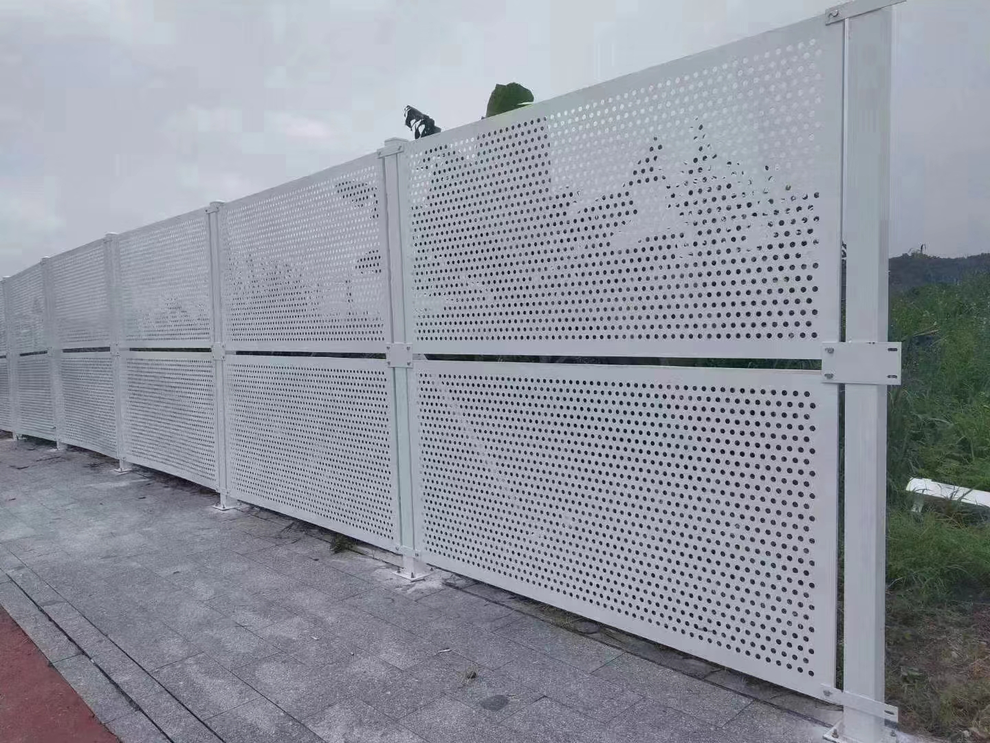 臨時(shí)施工圍擋措施有哪些？旭東鋼構(gòu)廠家