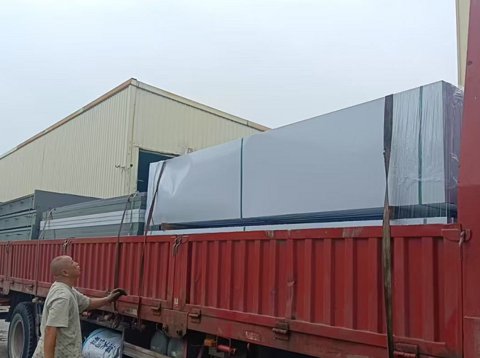 圍擋裝得穩(wěn)，項(xiàng)目跑得快！旭東鋼圍擋助力東莞工地高效施工